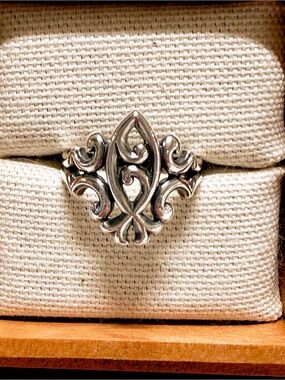 Retired James Avery Sterling Silver Scroll Ring